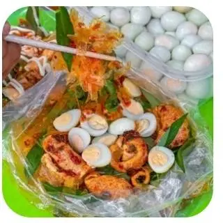 Hình ảnh bánh tráng trộn thịt bằm tép mỡ trứng cút