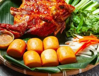 Hình ảnh Gà nướng mật nho - 6 cái bánh bao