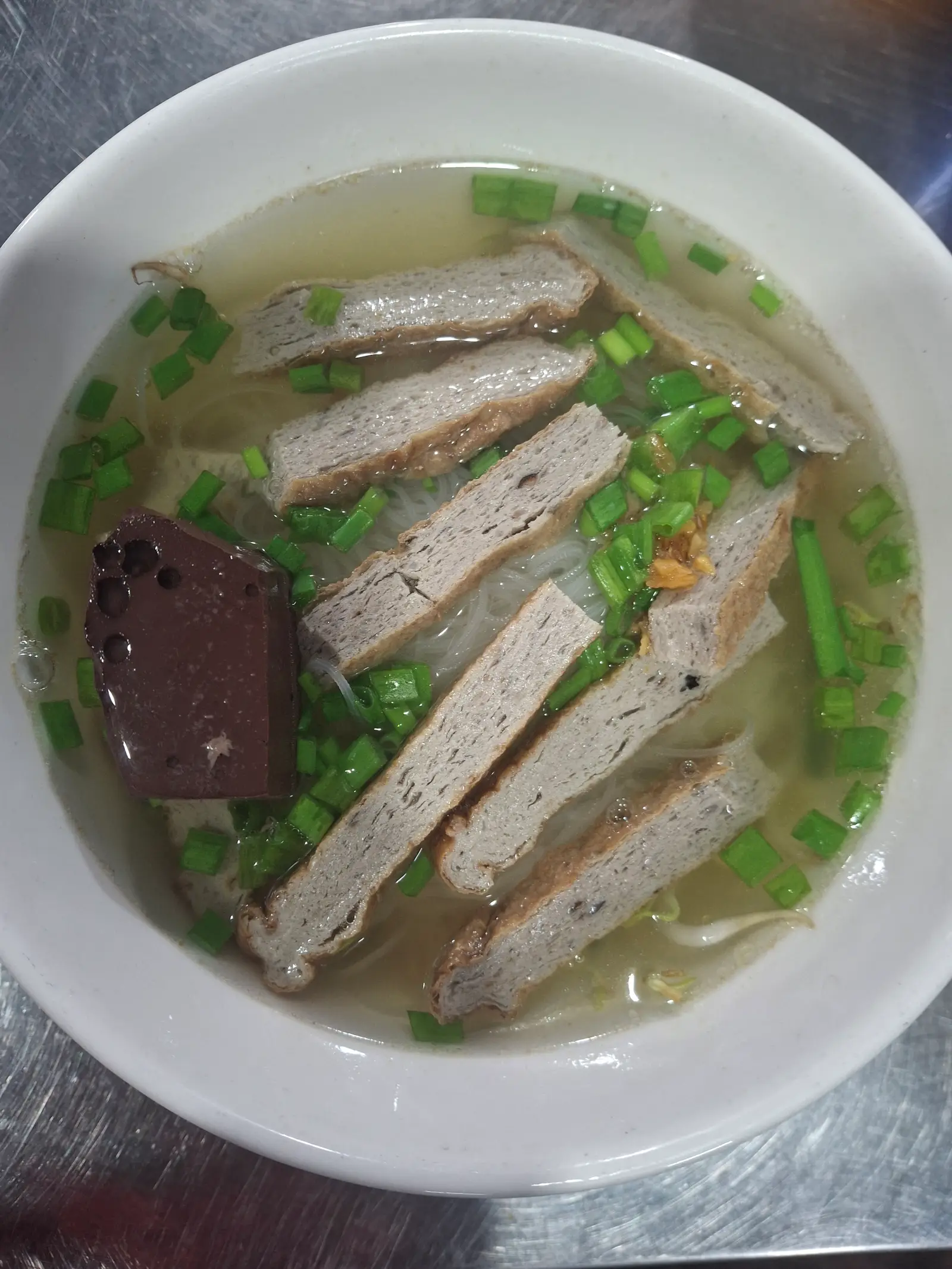 Hình ảnh hủ tiếu( mì tươi) chả cá