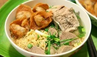 Hình ảnh Mì gói xương-giò
