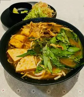 Hình ảnh BÚN BÒ HUẾ THUẦN CHAY - VEGAN HUE-STYLE NOODLE SOUP