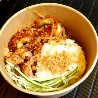 Hình ảnh Cơm thịt heo xào sốt gojuchang