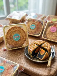 Hình ảnh BÁNH TRUNG THU NHÂN MÈ ĐEN - 1 TRỨNG 