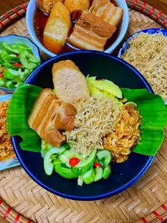 Hình ảnh Xôi thịt kho - chả kho - ruốc Bắc
