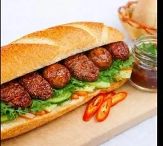 Hình ảnh Bánh mì đặc biệt thịt + nem nướng