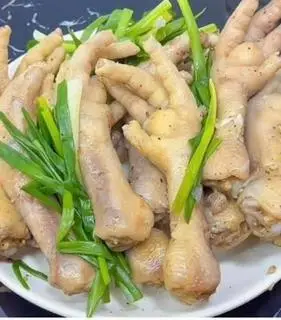 Hình ảnh Chân gà hấp hành 