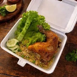 Hình ảnh Cơm đùi gà goc tư lớn  chiên giòn