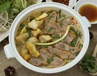 Hình ảnh Bún bò Huế - Nạm Gân
