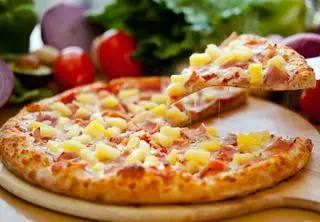 Hình ảnh Pizza Jambon dứa (Hawaiian Pizza) - size vừa