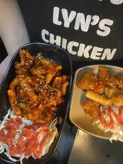Hình ảnh Chân gà xào tokbokki sốt cay ngọt 