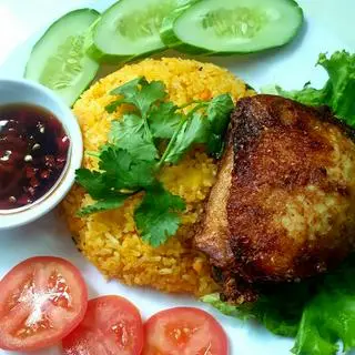 Hình ảnh Cơm Gà Má Đùi  - Trứng 