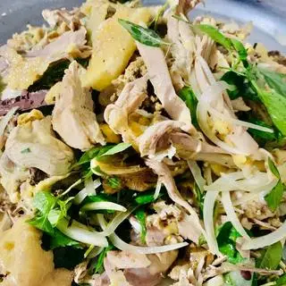 Hình ảnh Cơm gà xé trộn râu răm(đặc biệt gà ta) 