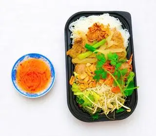 Hình ảnh Combo Bún thịt heo xào + sting/coca/pepsi