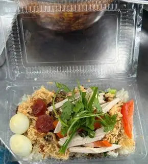 Hình ảnh Xôi xúc xích - chà bông - trứng cút