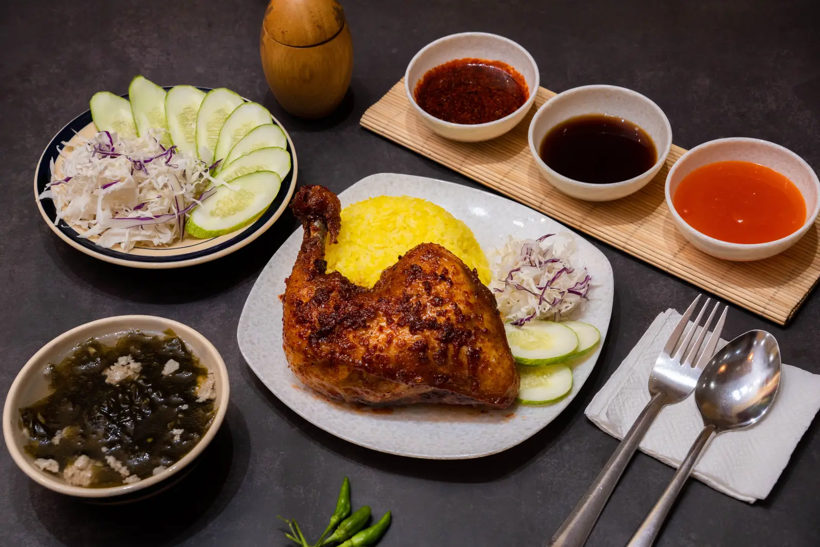 Hình ảnh Cơm Đùi Góc Tư Sốt Cay