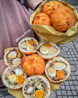 Hình ảnh Bánh bao thịt trứng muối
