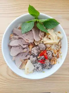 Hình ảnh Bún ngan mọc trộn