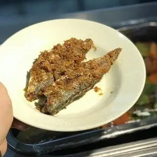 Hình ảnh Cơm cá nục chiên mắm