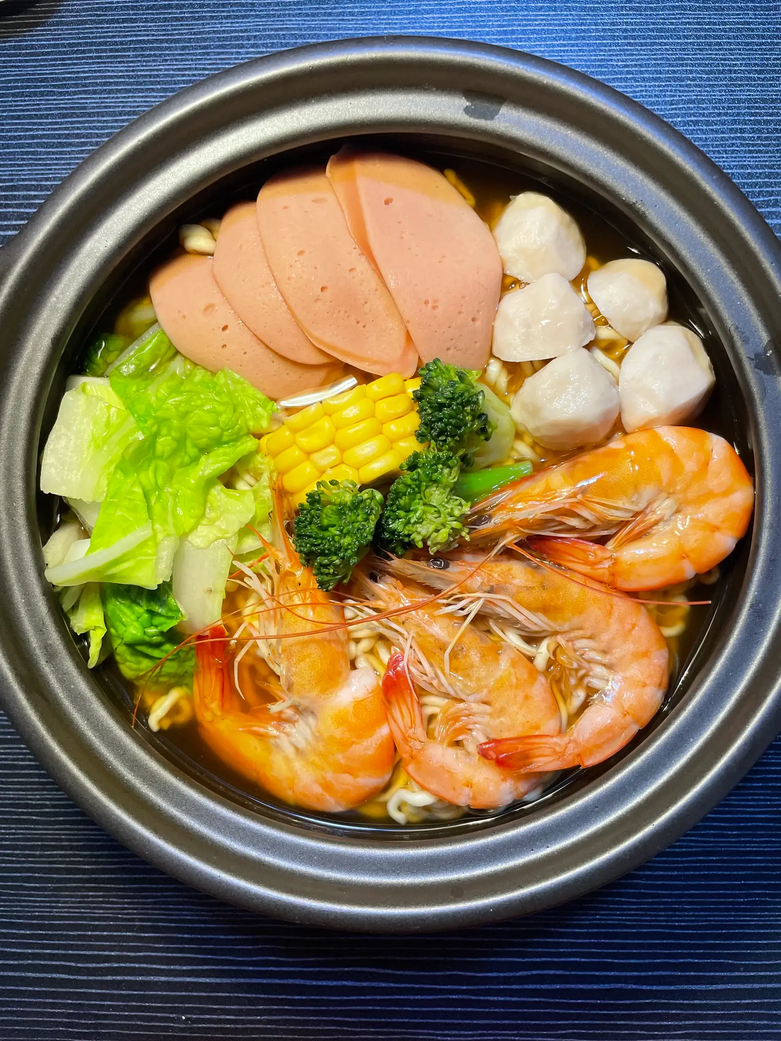 Hình ảnh Mì cay tôm tươi ( như hình )