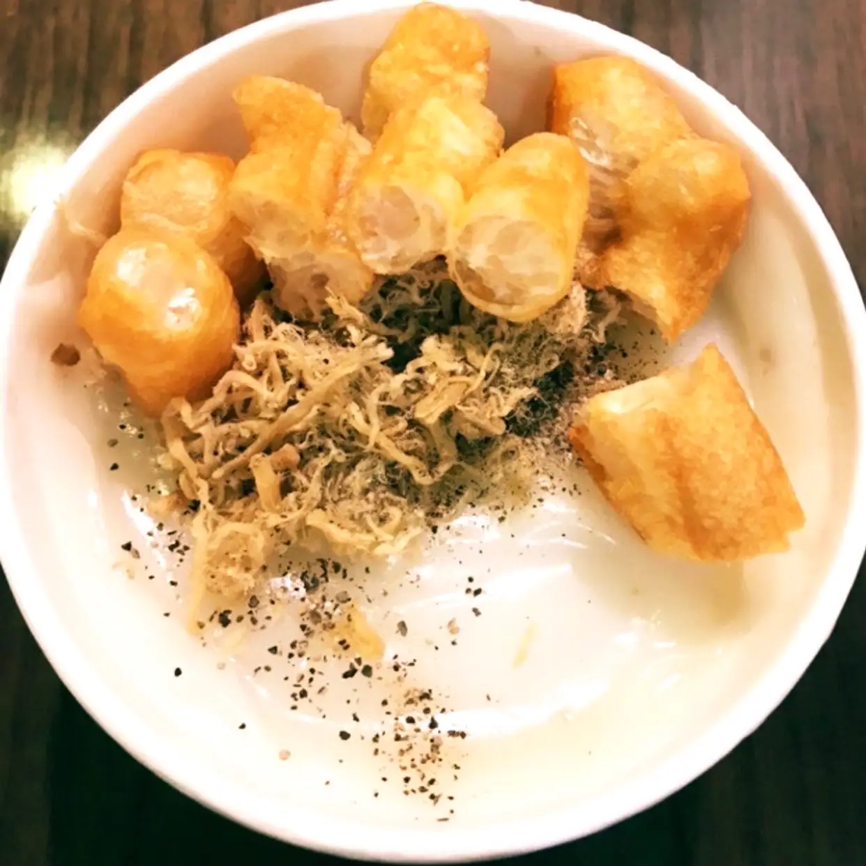 Hình ảnh Cháo đấy đủ ( sườn sụn, thịt băm, ruốc, quẩy )