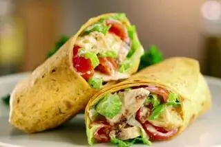 Hình ảnh Tacos trứng xúc xích phô mai