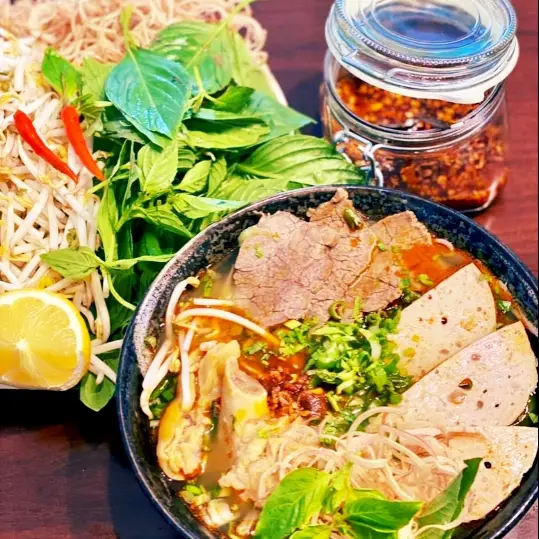 Hình ảnh Bún bò Huế tái gân