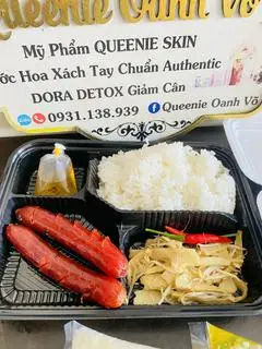 Hình ảnh cơm lạp xưởng kèm canh 