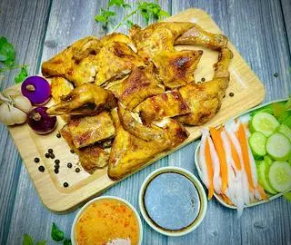Hình ảnh Combo Gà quay nguyên con + 1 Coca kèm Quà Tuỳ chọn