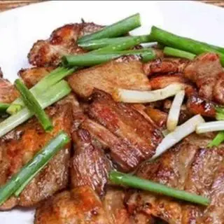 Hình ảnh Cơm thịt ba chỉ rang cháy cạnh