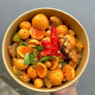 Hình ảnh chân gà sốt thái mix trứng non _ phần lớn