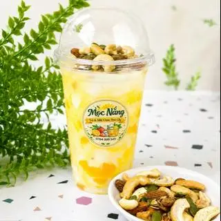 Hình ảnh Sữa chua sốt xoài ăn kèm ngũ cốc hạt (mặc định để đá riêng)