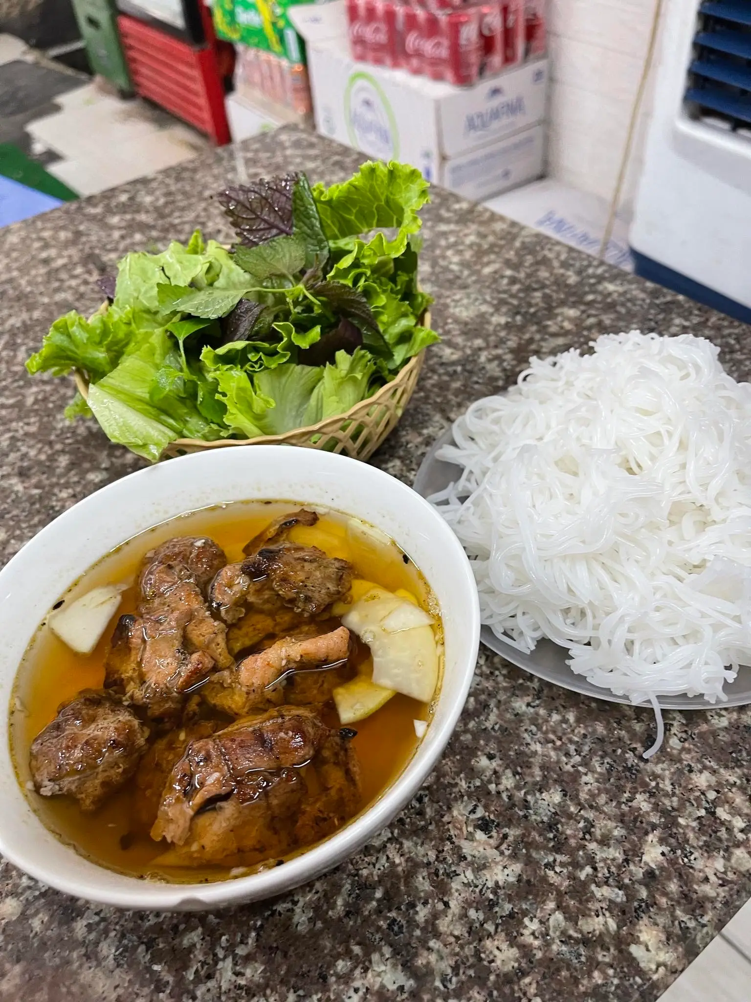 Hình ảnh bún chả kèm nem rán 