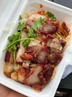 Hình ảnh Xôi thịt xá xíu da gà hộp lớn