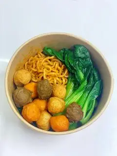 Hình ảnh Mì trộn Hàn Quốc cá viên chiên thập cẩm