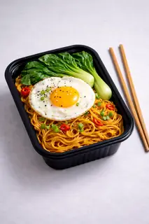 Hình ảnh Mì trộn trứng ốp la 