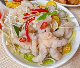 Hình ảnh Chân gà rút xương ngâm sả tắc