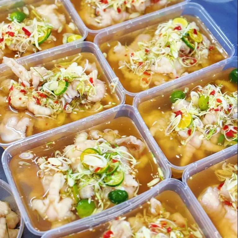 Hình ảnh Chân Gà Xả Tắc Rút Xương (Hộp TO) + Sốt Chấm