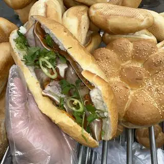 Hình ảnh Bánh mì Phá Lấu