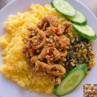 Hình ảnh Cơm Da Gà Giòn Rôm Rốp Sốt Mắm Tỏi