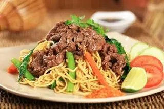 Hình ảnh mì gói xào bò 