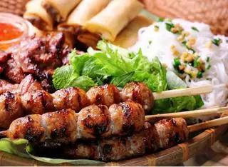 Hình ảnh Bún thịt nướng - nem nướng