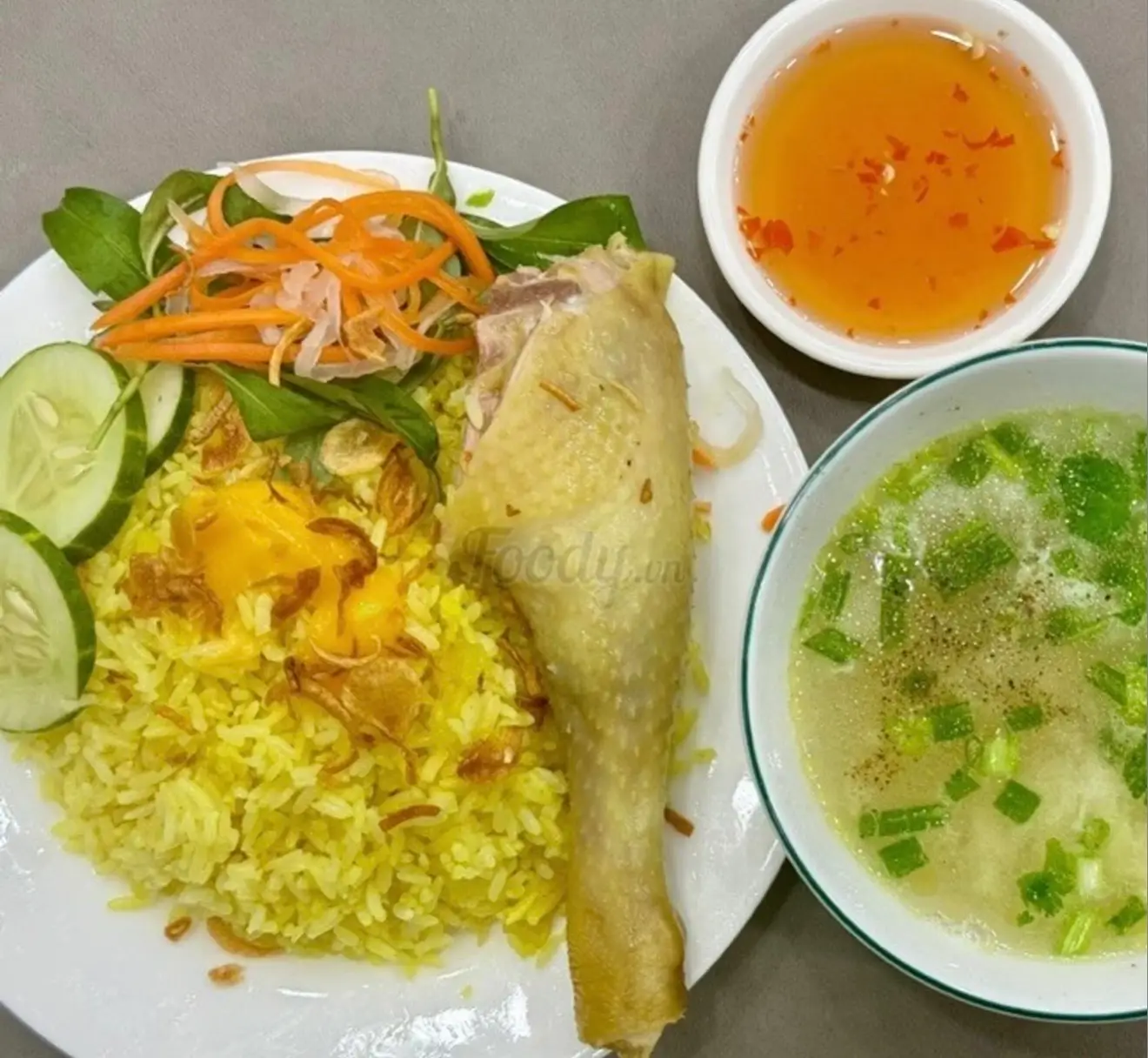 Hình ảnh Cơm Đùi Gà chặt Sốt Bơ