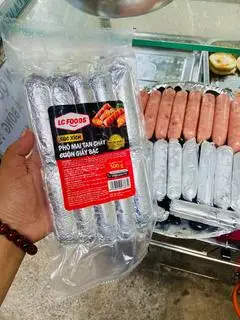 Hình ảnh Xúc Xích Phô Mai Tan Chảy Giấy Bạc 