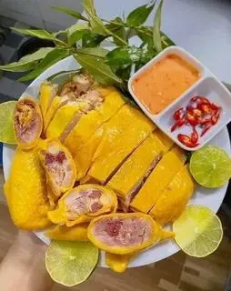 Hình ảnh Gà ủ muối nửa con ăn mát - nước chấm thơm ngon