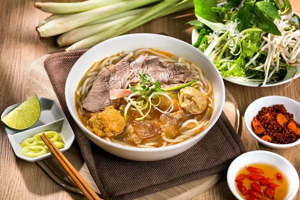 Hình ảnh Bún Bò Đầy Đủ 