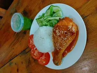 Hình ảnh Cơm đùi gà sốt me