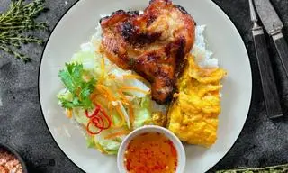 Hình ảnh cơm đùi gà nướng