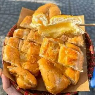 Hình ảnh bánh mỳ bơ mật ong sốt bơ vàng 