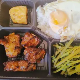Hình ảnh Cơm sườn thanh nướng cay Hàn Quốc