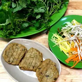 Hình ảnh Bánh tráng cuốn chả cá thác lác
